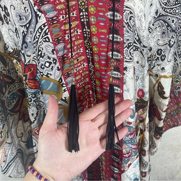 Chicos Bordered Floral Poncho modal silk blend Sm/Medium - Picture 5 of 10